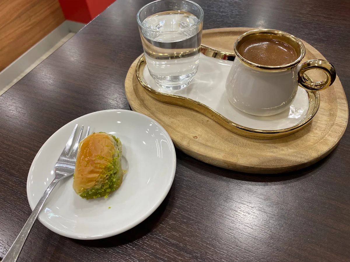 قهوة عربية مع البقلاوة